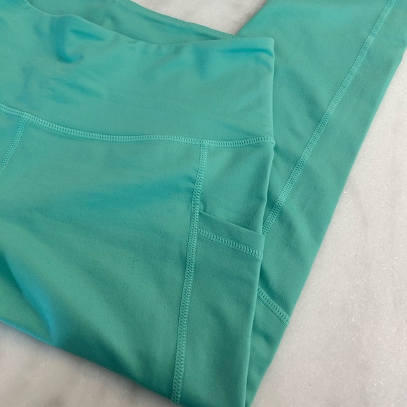 Z by Zella High Rise Side Pocket Crop Size Medium Approx 21” Mint Turquoise - Picture 4 of 7